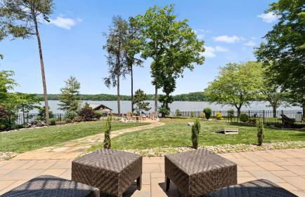 Spacious Waterfront Home on Lake Norman with Firepit Views and Dock Access - Foto 38