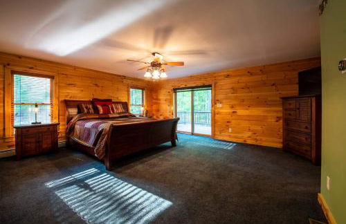 Massive Log Chalet with Hot Tub - Foto 28