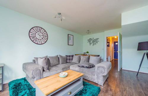 Central Townhouse Tipton - Sleeps 8 - Ideal for Contractors & Families - Foto 1