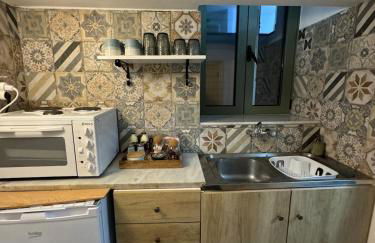 Nostalgia Traditional Home - Photo 14