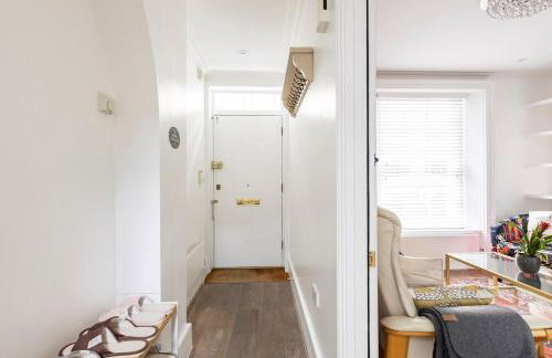 Elegant 4-Story Townhouse Near Victoria Station - Foto 4