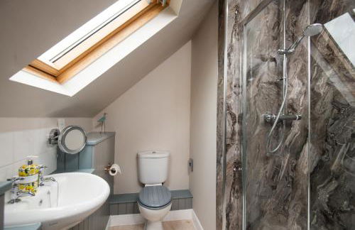 College Cottage - Photo 16