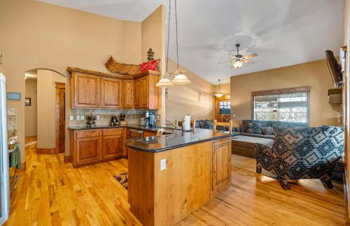 New! Black Bear Inn - Pet friendly - trailer parking - walk to lake - rustic - Foto 1