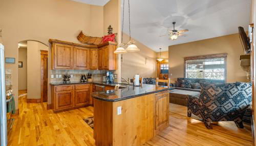 New! Black Bear Inn - Pet friendly - trailer parking - walk to lake - rustic - Foto 1