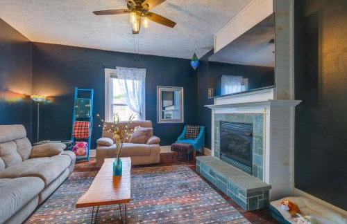 4 Mi to Liberty U Huge Home with Yard and Hot Tub - Foto 4