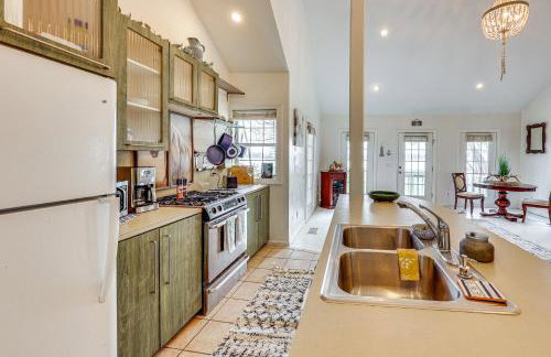 Walk to Lake Chicot Cottage with Yard and Views! - Foto 15