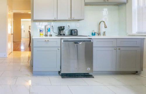 3BR-2BA Townhome TGE Neighborhood ABODEbucks - Foto 10