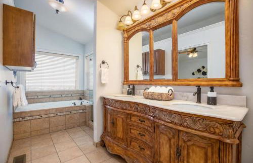 Adventure Retreat Hot Tub, Ping Pong, Close Mtn - Foto 23