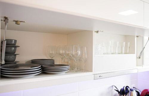 Aconchego e privacidade para sua família com 2 quartos, sala e cozinha integrados e sacada com churrasqueira - Foto 35