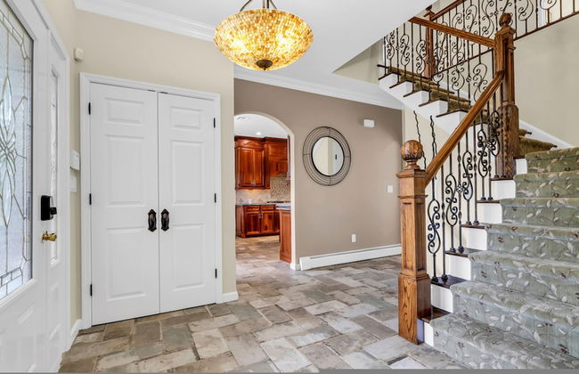 Family Retreat With Autumn Views and Fireplace - Photo 12