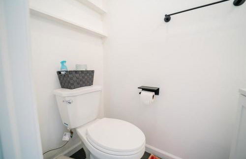 Modern 5BR DC Home Free Parking Steps from Metro Family-Friendly - Photo 44