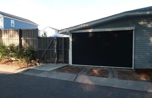 Downtown 3BR Gem - Hot Tub - Covered Parking - Fenced Yard - Foto 5