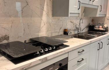 Modern House Apartment Stratford E15 London - Sleeps 2 - 9, Fast Links to Central London, Near O2, Greenwich & Olympic Park, Child-Friendly Garden, Free Parking, Free WiFi - Foto 10