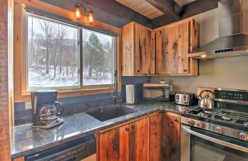 Slopeside Burke Mtn Condo with Amenity Access! - Foto 5