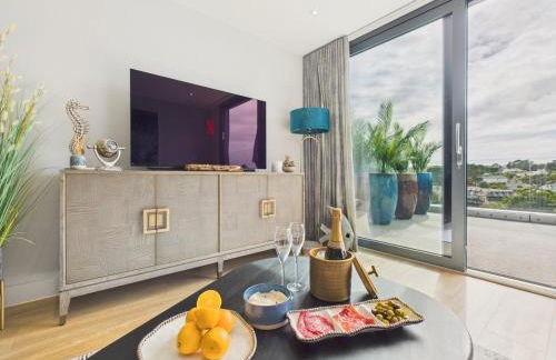 Skydeck at The Liner – Stylish 2-Bed / 2-Bath Top Floor with Panoramic Sea Views - Foto 13