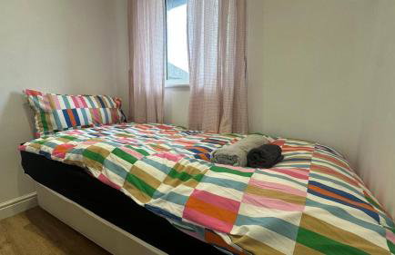 3-Bed Family Home in Furzton, Near Lake & Parking - Photo 21