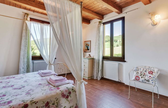 Villa in Piandimeleto With Pool & Sauna - Foto 7