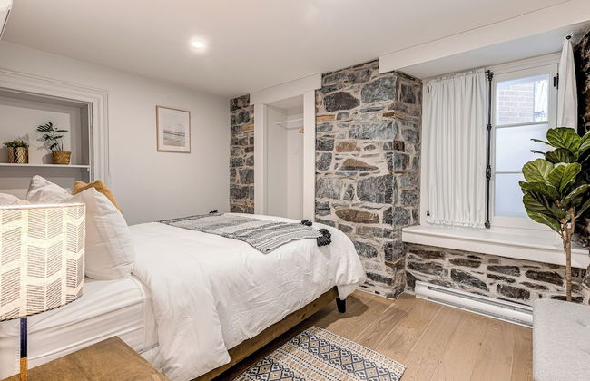 Elegant 1 Bedroom Suite - Photo 6