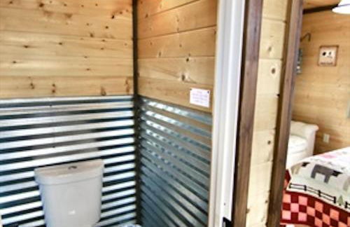 Farm House Cabin, Patio, TV Room, Games, BBQ, Campfire - Foto 8