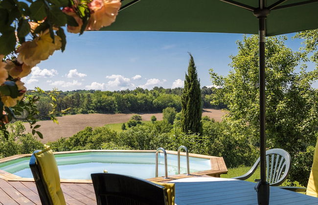 Beautiful Property With Three Houses, Three Swimming Pools, and Magnificent Views - Foto 20