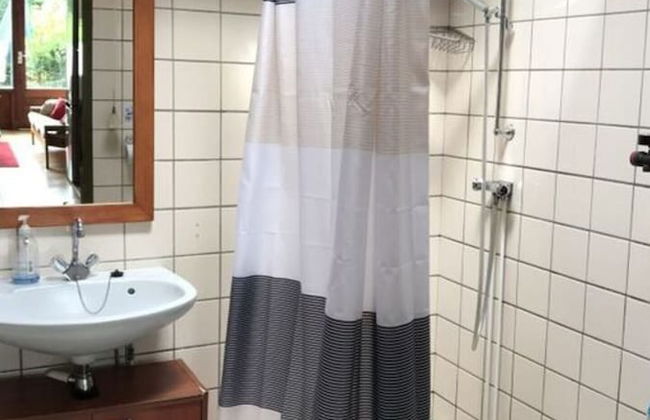 Welcoming Apartment Near Lake - Photo 15