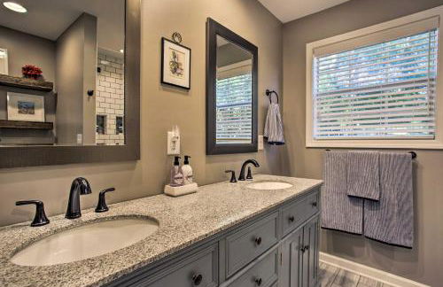 Modern Home with Yard and Deck, 1 Mi to Clemson U! - Foto 16