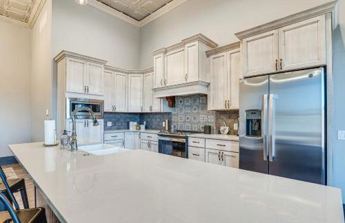 Florence Vacation Rental with Rooftop Deck! - Photo 7