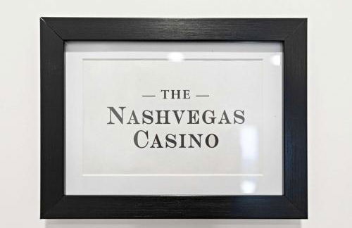 Private Home with Rooftop Game Room near Downtown - Foto 36