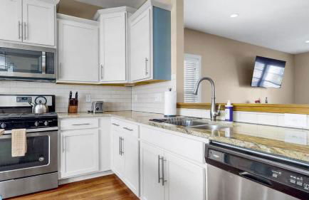 Spacious Dog-Friendly Getaway with Year-Round Pool & Hot Tub - Foto 14