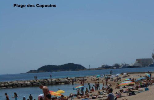 Particulier loue T3 en rez de jardin à 30 mètres de la plage avec un double box - Photo 8