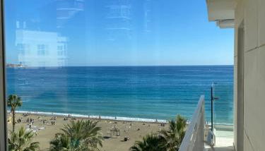 Playa Malagueta Vistas frontal al mar con 2 dormitorios - Photo 4