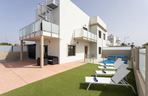 Private Luxury Villa with Pool near Golf Course & Marina - Photo 1