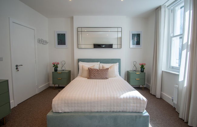 2 Bedroom Flats in Covent Garden - Photo 3
