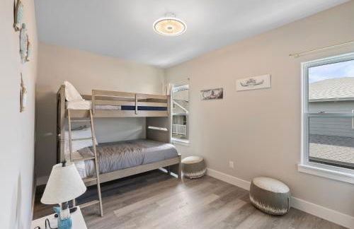 Stylish Townhouse with BBQ, Pool & Near Beach - Foto 27