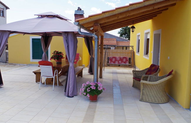 Detached House at Country Side, Fenced Private Garden Ideal for 2 Fam, Wifi - Photo 38