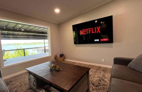 Spacious Vacation Rental with Stunning Lake Views from the Incredible Deck for an Amazing Getaway in Sabine National Forest in Hemphill, Texas - Foto 11