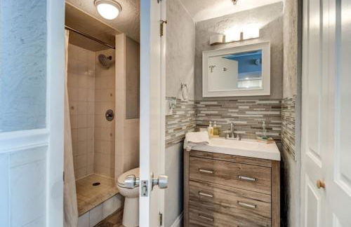 Paradise with Balcony Near the Action - Foto 7