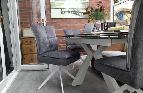 Cosy and Private with 55"TV and Dedicated Toilet Shower Space - Foto 36