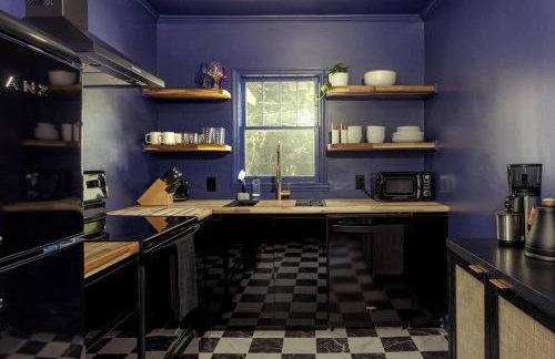 The Peacock - Artsy East Hill Getaway - Foto 26