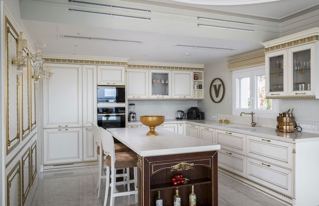 Villa Monte Leone by Konnect with Pool, Hot Tub, Spa Room & Stunning Seaview - Photo 12