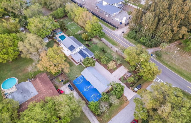 Luxe Largo Retreat: Pool, Games, Basketball & More - Foto 77