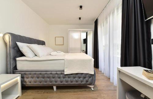 Spacious Villa With Pool and Garden in Stokovci - Foto 24