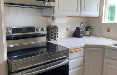 Luxury 6BR Retreat Firepit Foosball Backyard - Foto 21