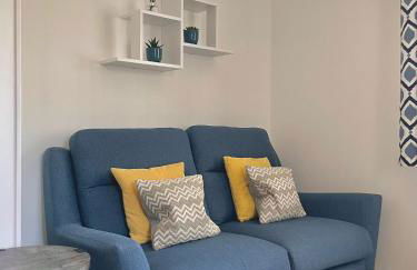 Bright 2-bedroom apartment with parking in Montrose - Photo 2