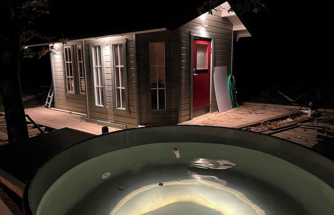 House with Hot Tub and Sauna 300 near the Lake - Foto 1