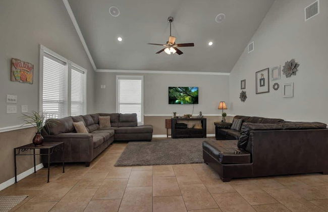 Let's Go Tubing! Awesome House-next to River! - Foto 16