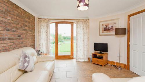 Close Cottage - W41944 - Photo 3