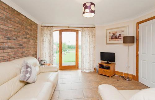 Close Cottage - W41944 - Photo 3