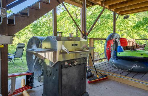 River Lodge Escape with Hot Tub - Foto 46