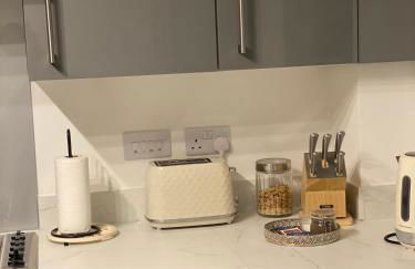 Peterborough City Center Near Healthcare Center One Bed apartment With Free Private Parking Contractors Locum Staff welcome - Foto 9